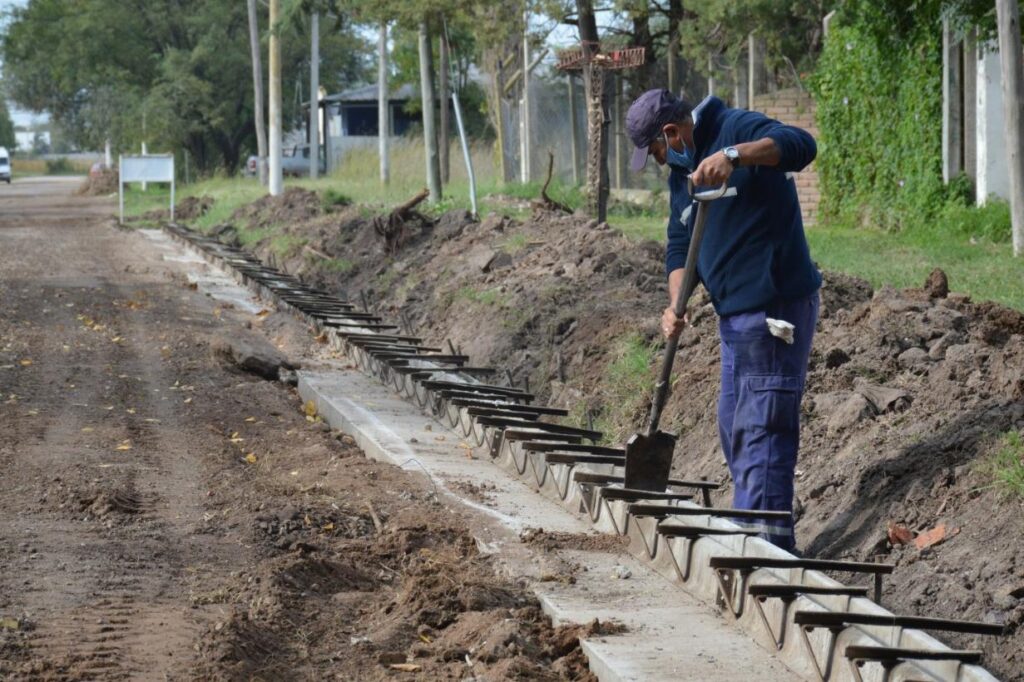 Continúa la construcción de cordón cuneta en distintos barrios