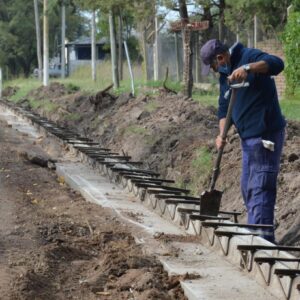 Continúa la construcción de cordón cuneta en distintos barrios