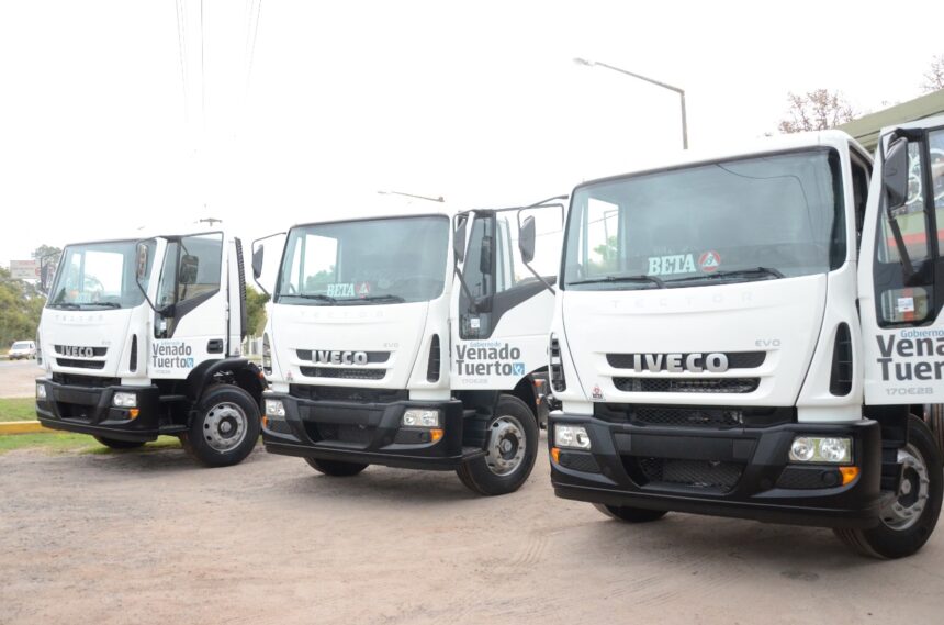El Gobierno municipal presentó tres nuevos camiones para potenciar los servicios públicos