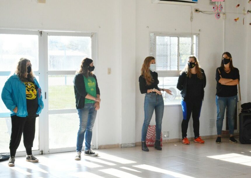 Voluntarios de “Reciclar Venado” capacitaron a participantes de la Colonia de Adultos Mayores del CIC