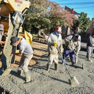 Aumentan las obras en los barrios: pavimentan una nueva cuadra en barrio Rivadavia, realizan  bacheo en Ciudad Nueva y recuperan  calles de San José Obrero, Norte y Malvinas Argentinas