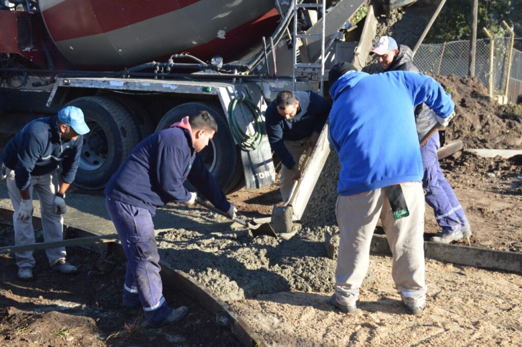 El Gobierno Municipal recuperó calles del barrio Villa Casey con obras de cordón cuneta