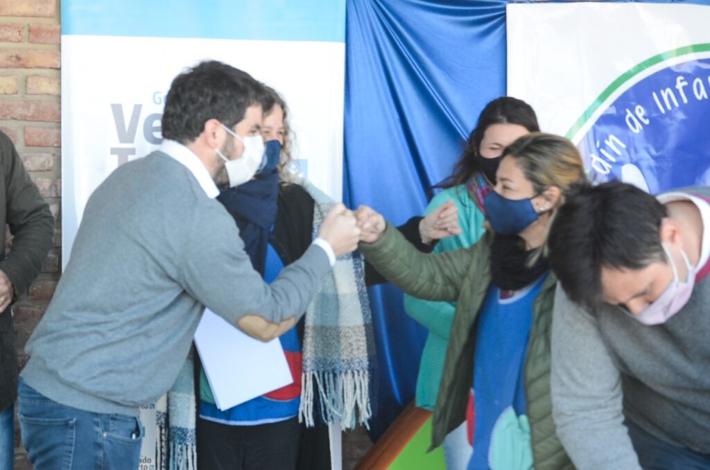 El Gobierno Municipal entregó Fondos de Asistencia Educativa para que 12 Escuelas y Jardines puedan concretar obras edilicias