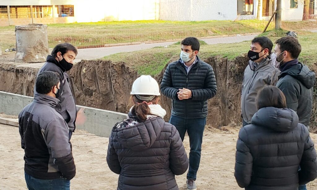 El intendente y funcionarios provinciales recorrieron obra hídrica que se construye en barrio Ciudad Nueva