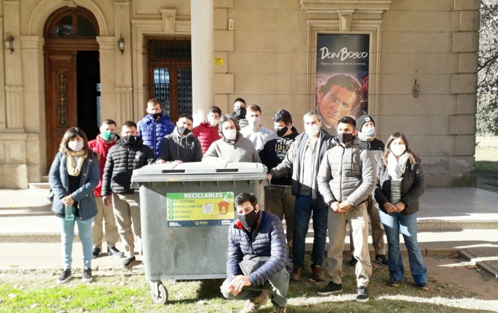 Alumnos de la Escuela Salesiana se capacitan en acciones medioambientales