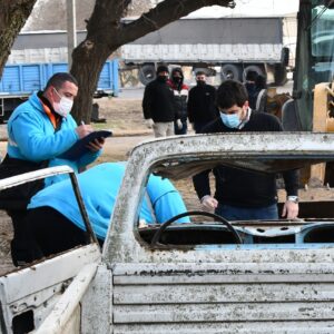 Una ciudad más limpia: con un operativo en barrio Villa Casey, el Gobierno Municipal activó el retiro de autos abandonados