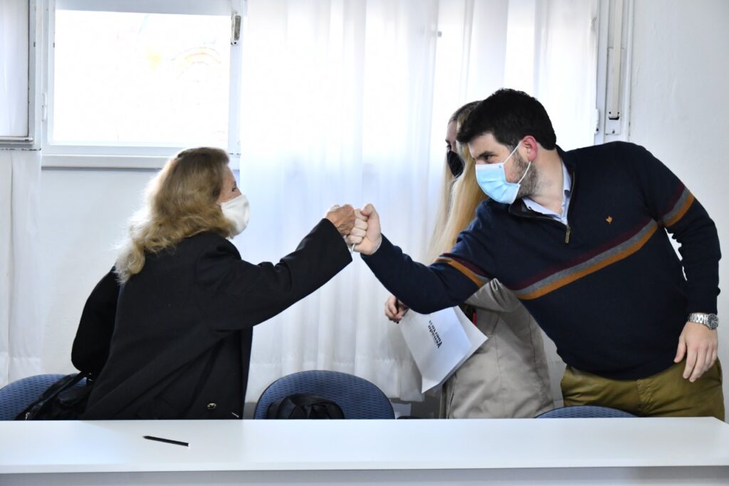 Más vecinos ganadores del sorteo firmaron sus boletos de compra-venta de terrenos municipales