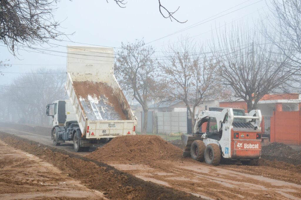 Otra semana de trabajos municipales en calles: cordón cuneta, perfilado y desagües