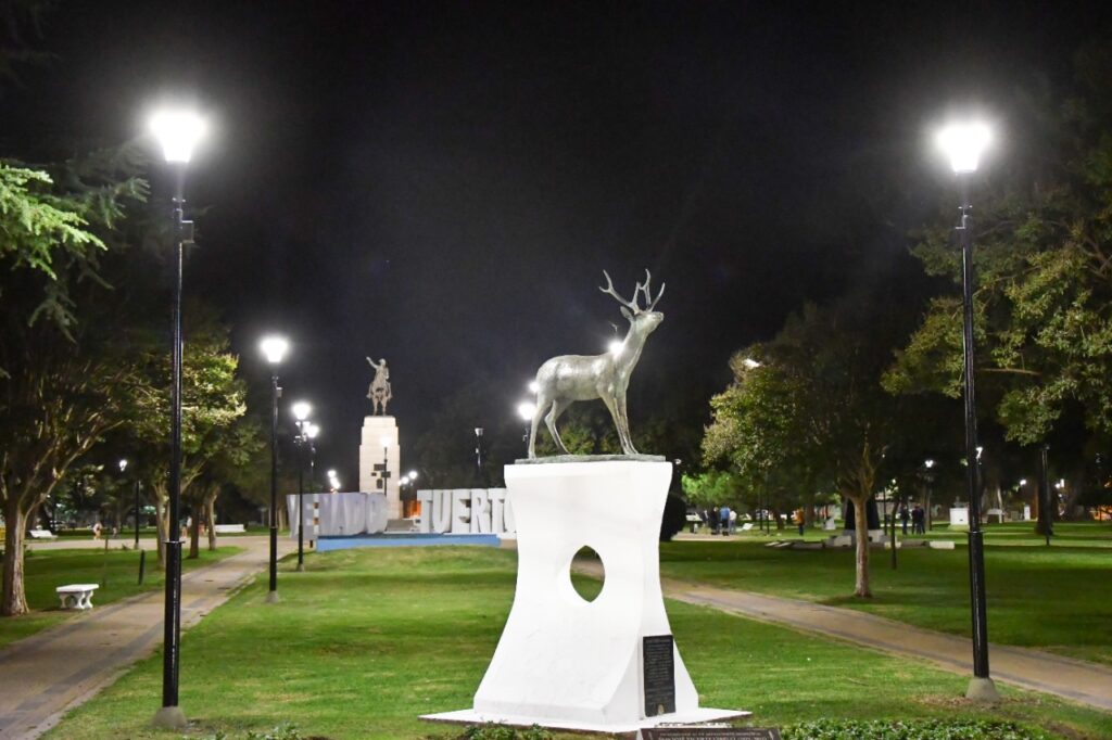 La era del LED: Chiarella anunció qué este martes se inauguran las nuevas luces en la avenida Santa Fe