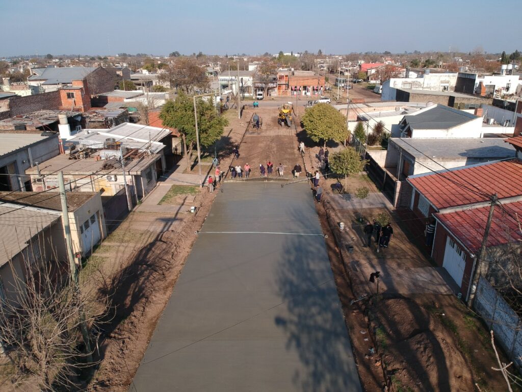 Siguen las obras: el Gobierno Municipal pavimentó una nueva cuadra más en el barrio Norte