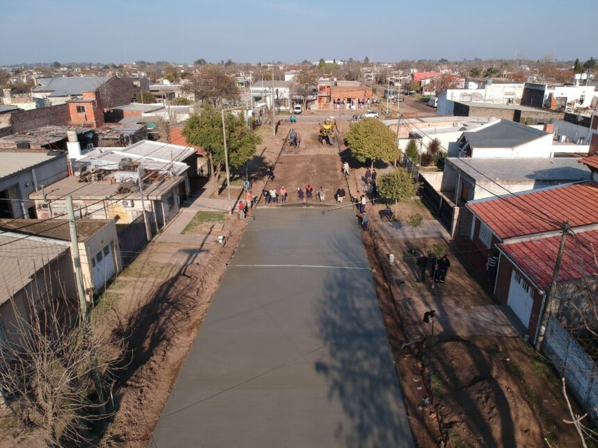 Siguen las obras: el Gobierno Municipal pavimentó una nueva cuadra más en el barrio Norte
