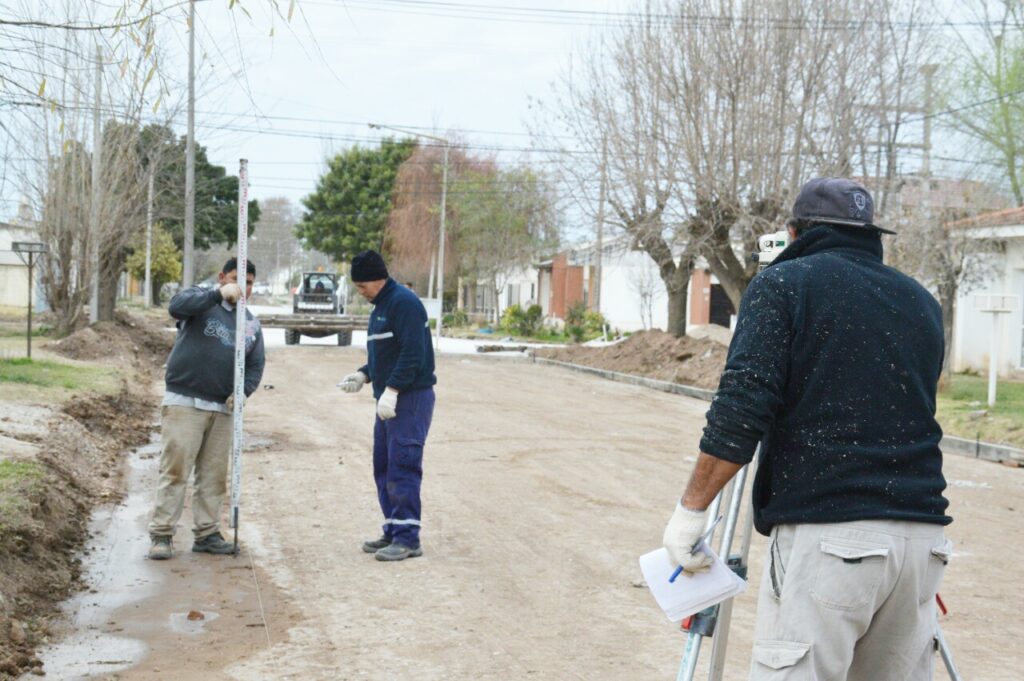 Siguen las obras: el Gobierno Municipal ultima trabajos para pavimentar una nueva cuadra de calle Belgrano