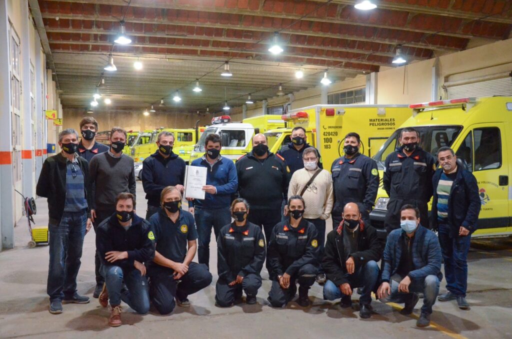 El intendente Chiarella oficializó la donación de un terreno a Bomberos Voluntarios de Venado Tuerto para que puedan entrenar y a futuro proyectar un destacamento