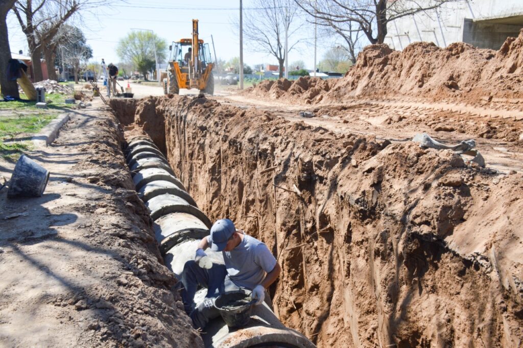 Continúan las Obras en la Ciudad: el Gobierno Municipal avanza con el entubado de desagües en barrio Iturbide