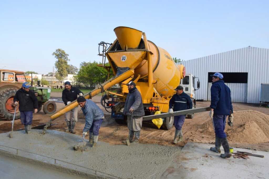 El Municipio construye un nuevo playón para la fabricación de tubos de cemento