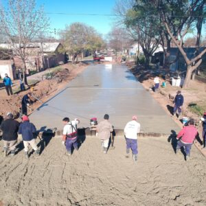 Siguen las obras en la ciudad: El Municipio pavimentó una nueva cuadra en el barrio Malvinas Argentinas Siguen las obras en la ciudad: El Municipio pavimentó una nueva cuadra en el barrio Malvinas Argentinas