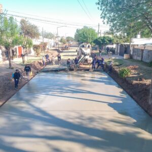 El Gobierno Municipal avanza con la pavimentación de calles en los barrios Cayetano Silva y Norte El Gobierno Municipal avanza con la pavimentación de calles en los barrios Cayetano Silva y Norte