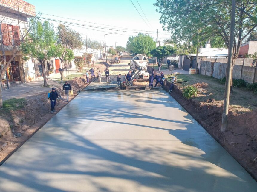 El Gobierno Municipal avanza con la pavimentación de calles en los barrios Cayetano Silva y Norte