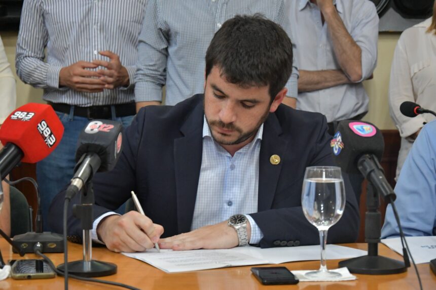 Chiarella sobre la firma del contrato de concesión entre Municipio y Cooperativa Eléctrica: “Hoy es un día histórico para la ciudad”