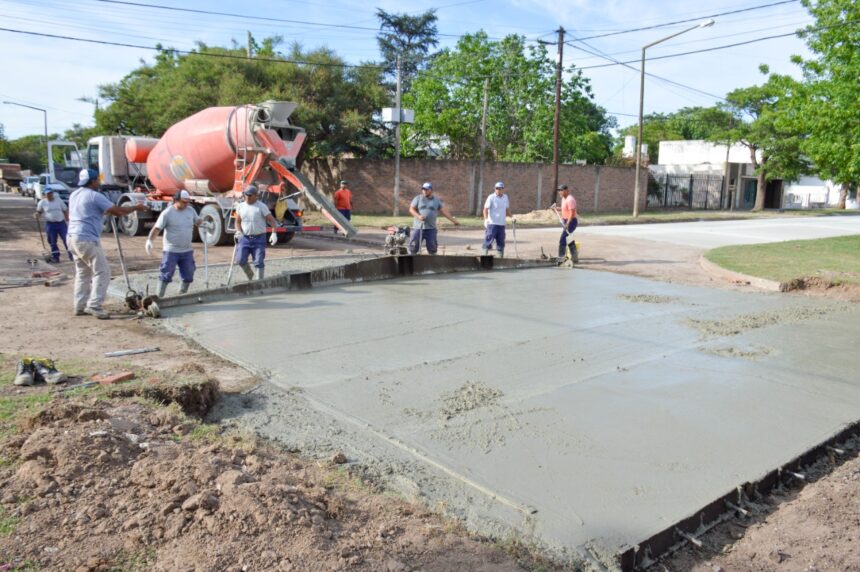 Más obras: el Gobierno municipal refuerza los trabajos de hormigonado en calle Iturbide