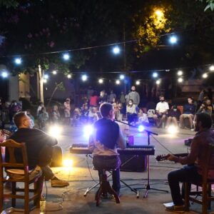 A través de la diputada Silvia Ciancio la Legislatura provincial reconoció la labor de “Nuestros Patios Susurran” A través de la diputada Silvia Ciancio la Legislatura provincial reconoció la labor de “Nuestros Patios Susurran”