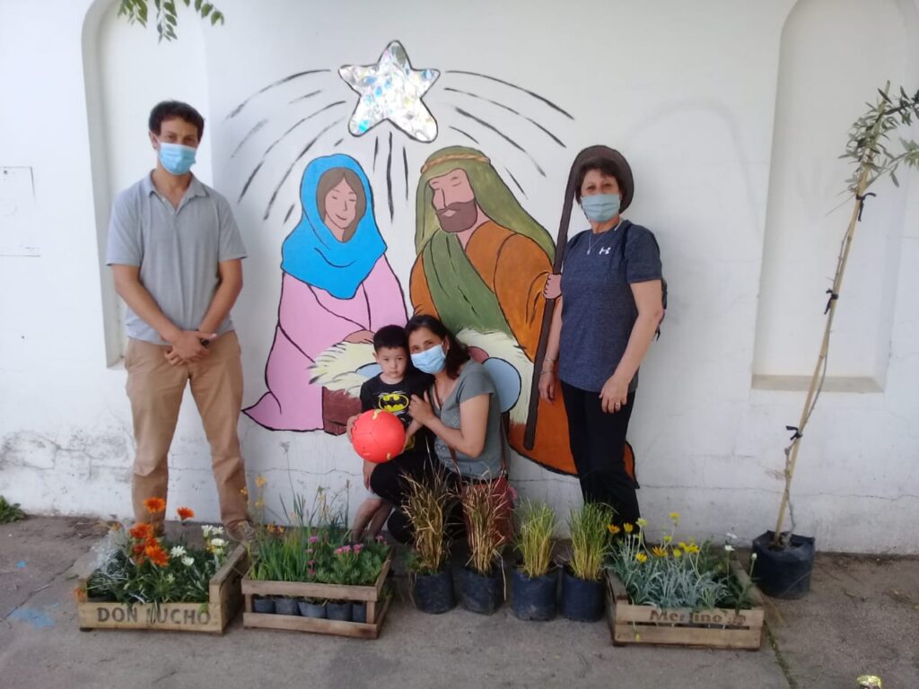 Acompañando a las Instituciones: el Municipio donó plantines y un olivo a la Parroquia San Cayetano