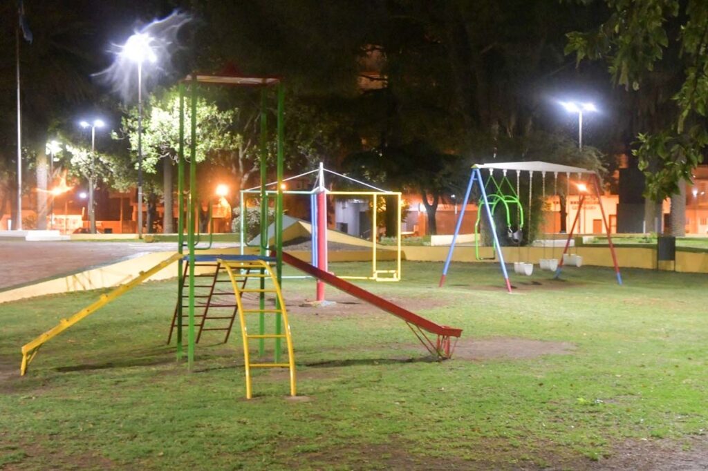 Ya está en funcionamiento el Nuevo Sistema Lumínico Led de plaza Sarmiento