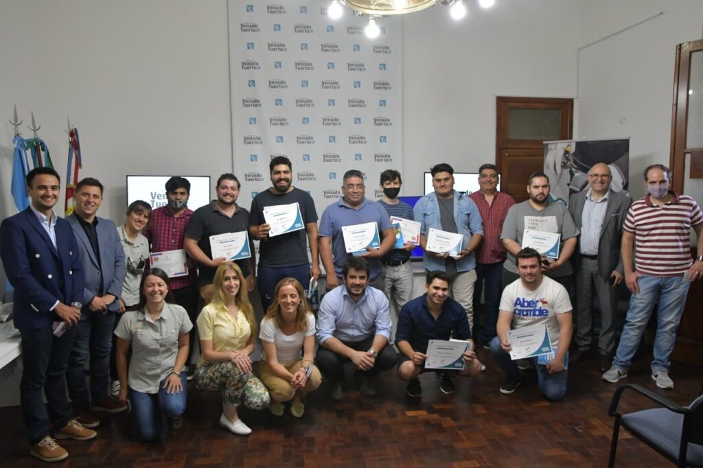 El Gobierno Municipal entregó diplomas a los asistentes a los cursos de Programación y Codo a Codo 4.0