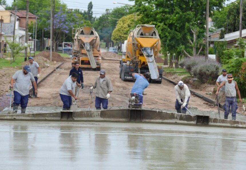 Sin pausas: el Gobierno municipal avanza con obras de pavimento en el barrio Rivadavia