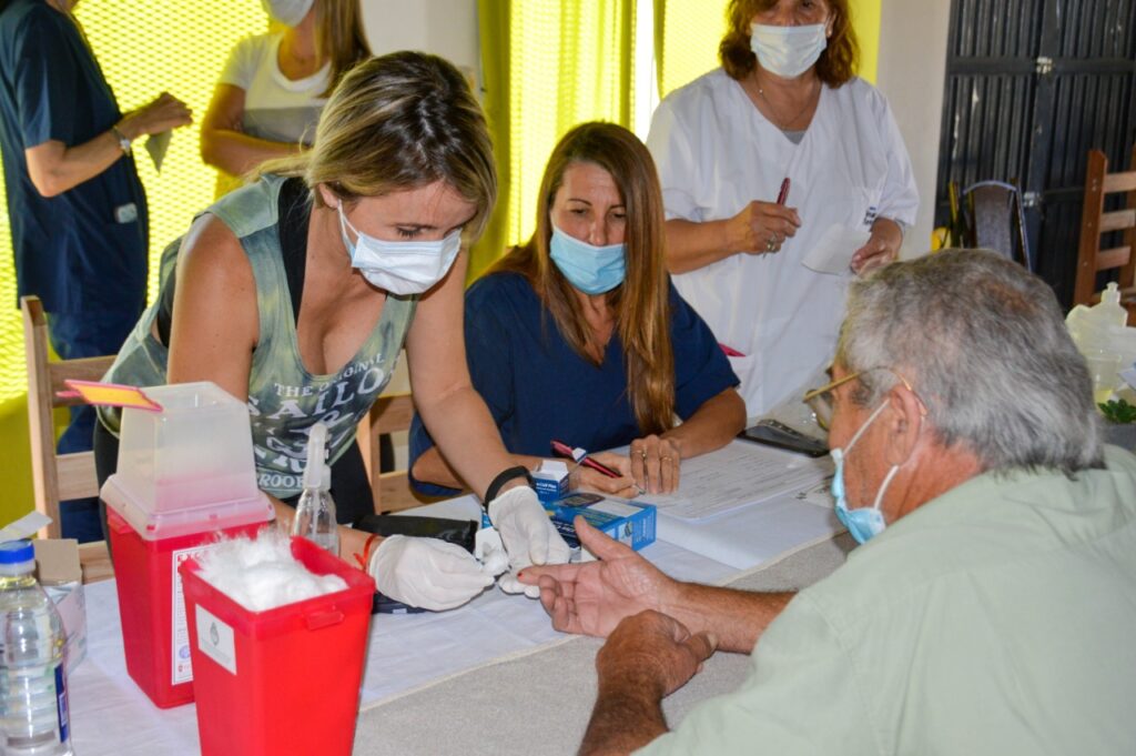 Equipo interdisciplinario llevó su proyecto saludable a vecinos y vecinas de tres barrios
