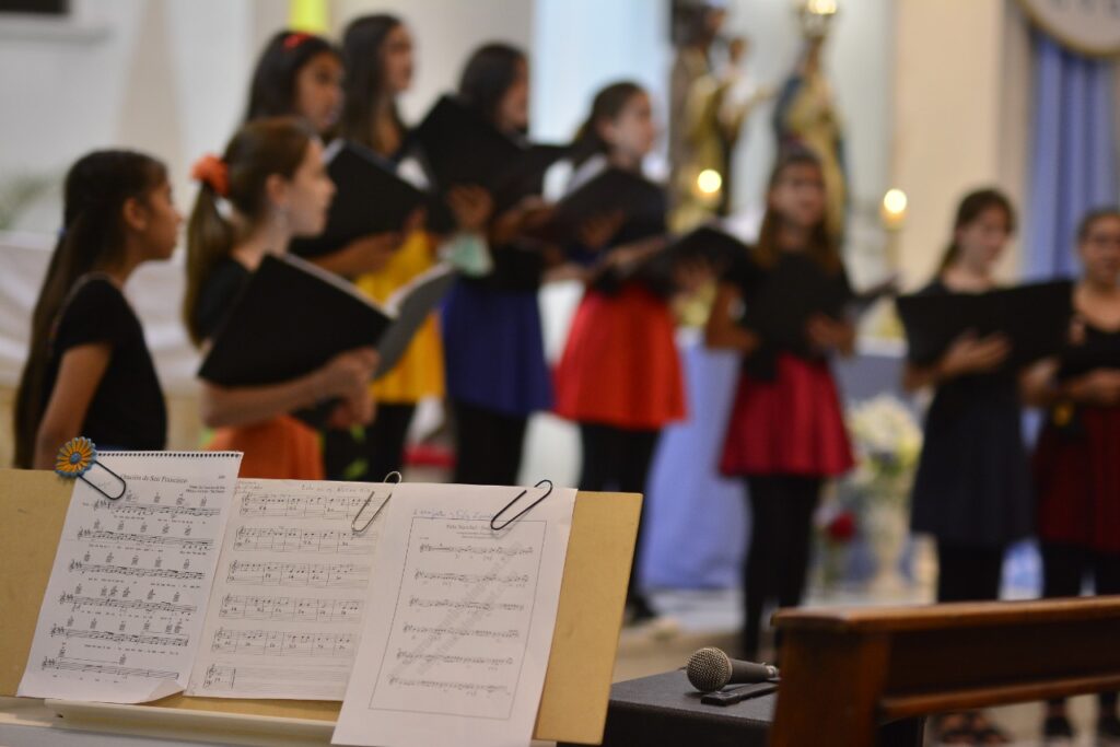El Concierto de Coros por la Paz le puso voz al lunes de Fiestas Patronales
