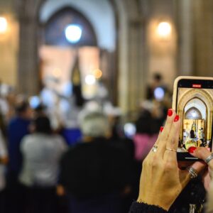 Una multitud acompañó el cierre del Concierto por la Paz 2021 y esperó hasta la medianoche la salida de la Virgen Una multitud acompañó el cierre del Concierto por la Paz 2021 y esperó hasta la medianoche la salida de la Virgen