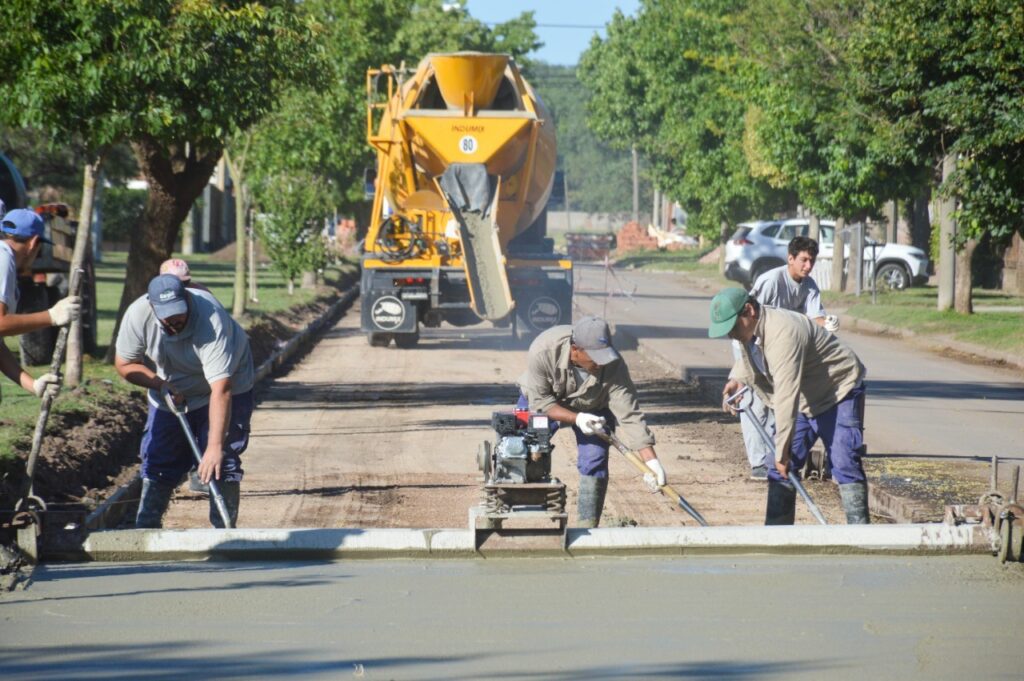El Gobierno Municipal proyecta más cuadras de pavimento en distintos barrios