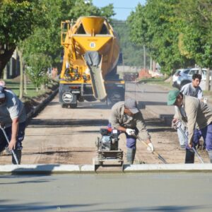 El Gobierno Municipal proyecta más cuadras de pavimento en distintos barrios El Gobierno Municipal proyecta más cuadras de pavimento en distintos barrios