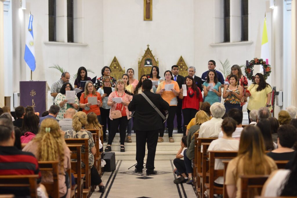 La magia del canto se apoderó de la Iglesia Catedral
