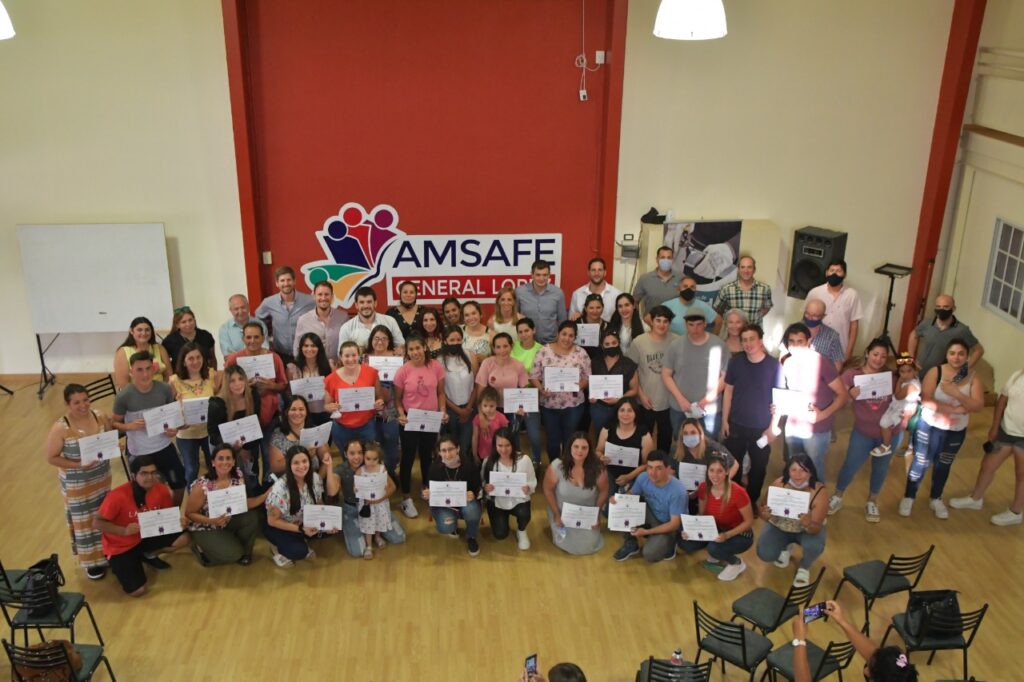 Recibieron sus diplomas los egresados del curso de capacitación de operarios de campo