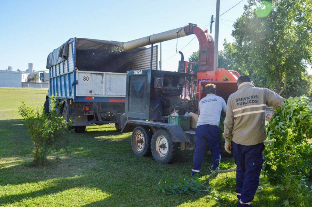 Arduo trabajo de las cuadrillas municipales en la atención de los espacios públicos