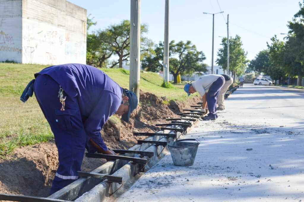 El Gobierno Municipal avanza con la construcción de cordones cuneta
