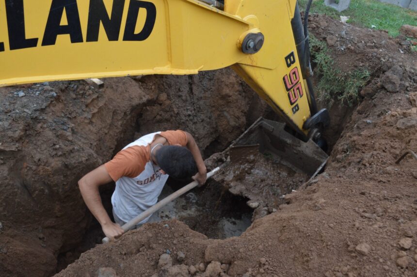 El Gobierno Municipal trabaja en la construcción de cordón cuneta y mantenimiento de calles