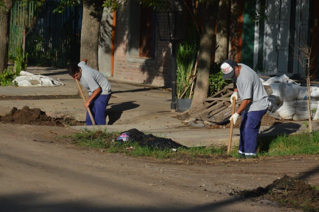 Las cuadrillas municipales refuerzan el trabajo de limpieza de desagües y sumideros