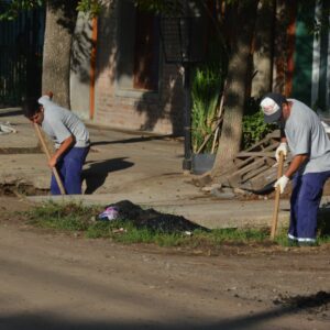 Las cuadrillas municipales refuerzan el trabajo de limpieza de desagües y sumideros Las cuadrillas municipales refuerzan el trabajo de limpieza de desagües y sumideros