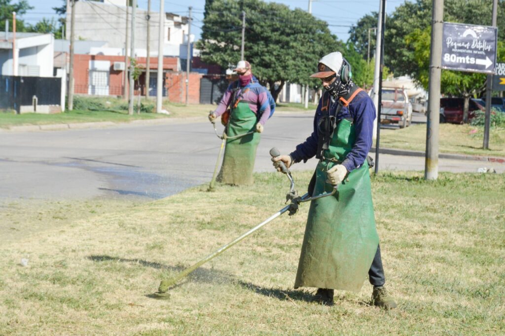 Intenso trabajo municipal en los espacios públicos de la ciudad