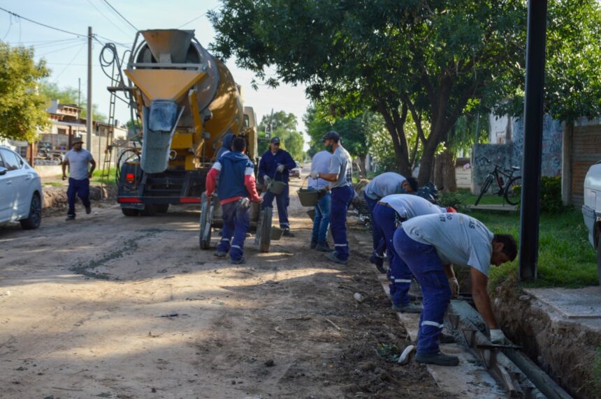 Los equipos municipales mantienen su ritmo de trabajo en el arreglo de calles y desagües