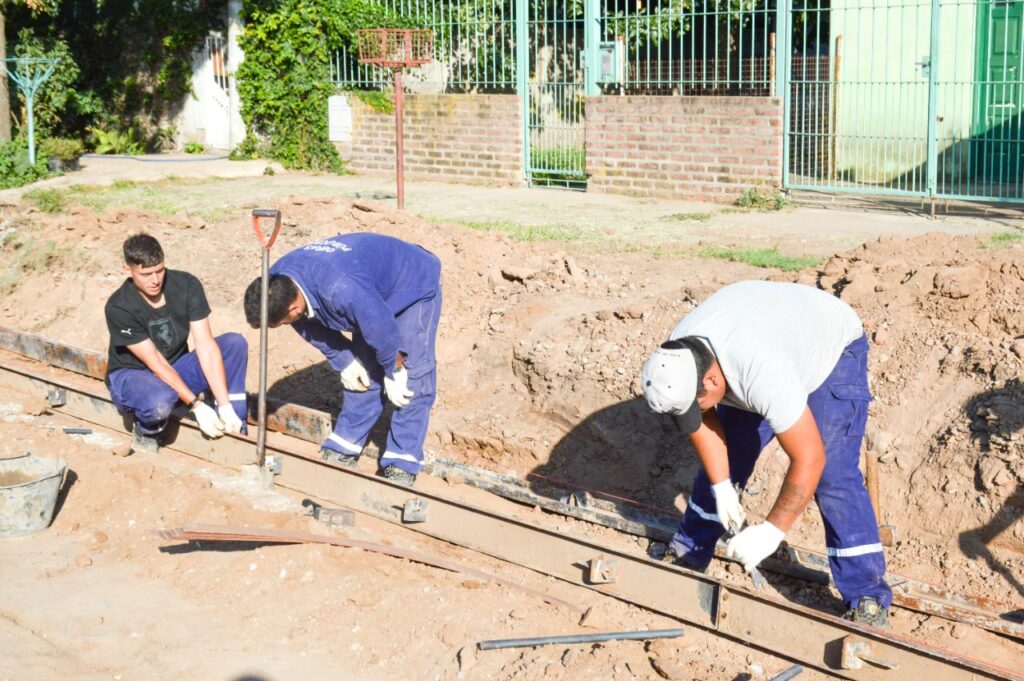 El Municipio sigue construyendo cordones cuneta en los barrios