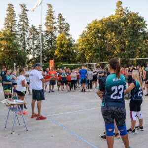 El Gobierno de Venado Tuerto organizó un torneo de vóley mixto en el Parque Municipal