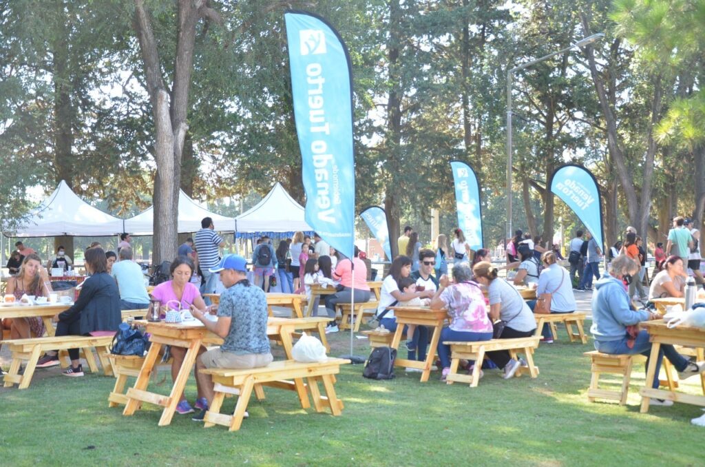 “Venite al Parque” ofreció patio de desayuno y un taller para emprendedores de panificación y pastelería