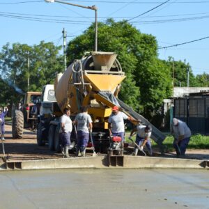 Las máquinas no se detienen: el Gobierno Municipal avanza con las obras de pavimentación en el barrio Malvinas Argentinas