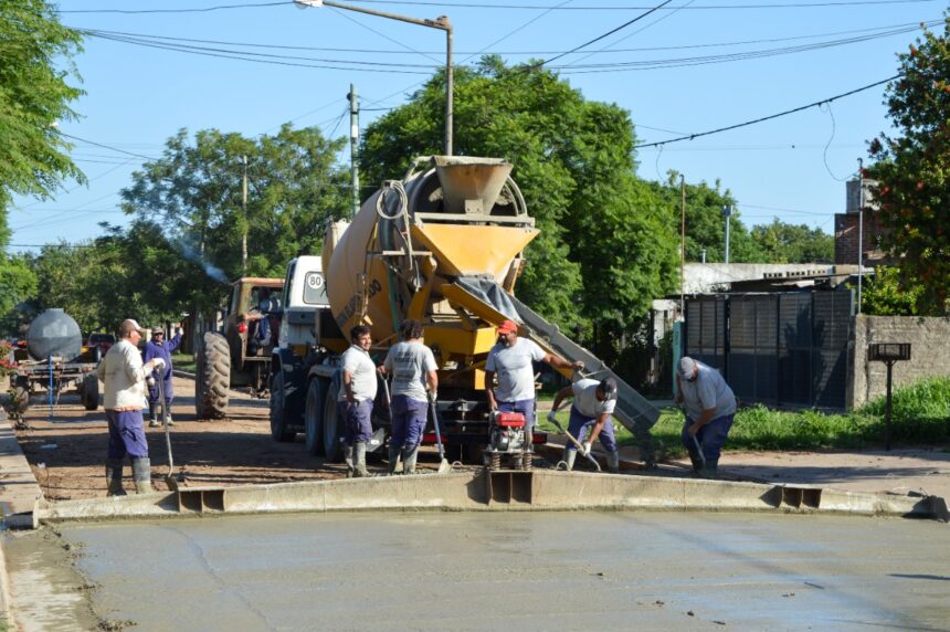 Las máquinas no se detienen: el Gobierno Municipal avanza con las obras de pavimentación en el barrio Malvinas Argentinas