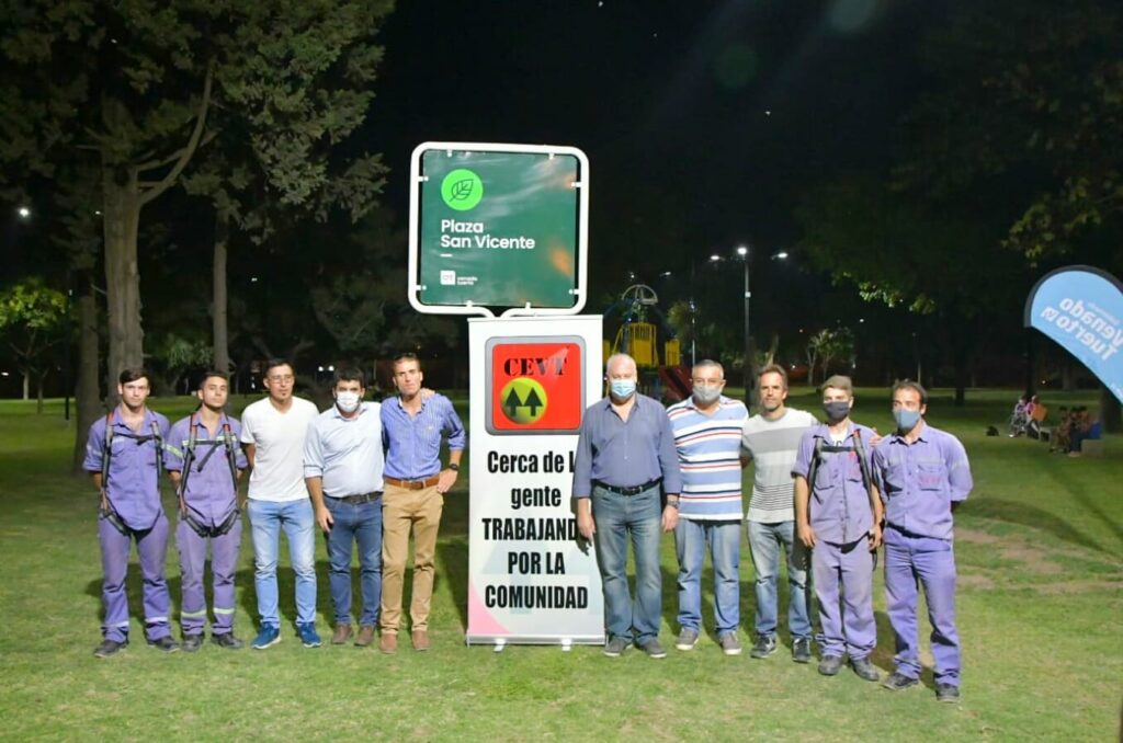El intendente Chiarella y la Cooperativa Eléctrica inauguraron luminarias y mobiliario en la plaza del barrio San Vicente