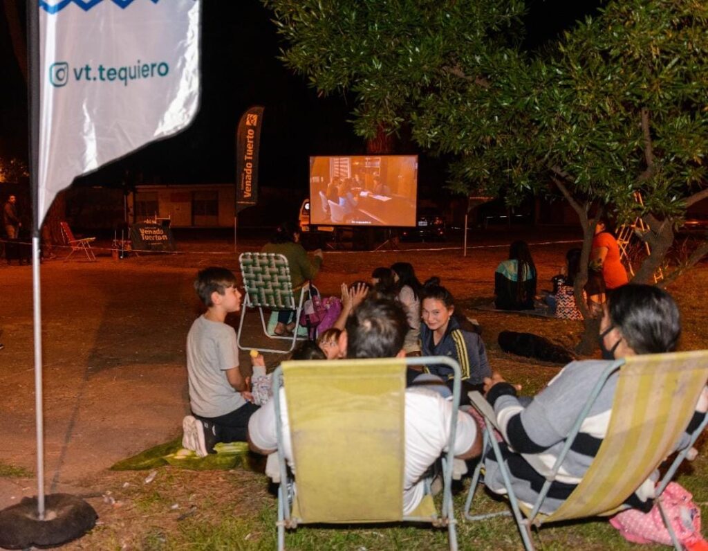 “Cine bajo las Estrellas”: otra propuesta de barrios que desarrolla el Gobierno Municipal